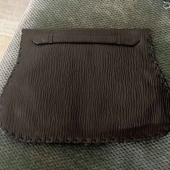 Fendi leather bag bought in Italy bought in the 80’s . Excellent cond - Picture 2 of 10